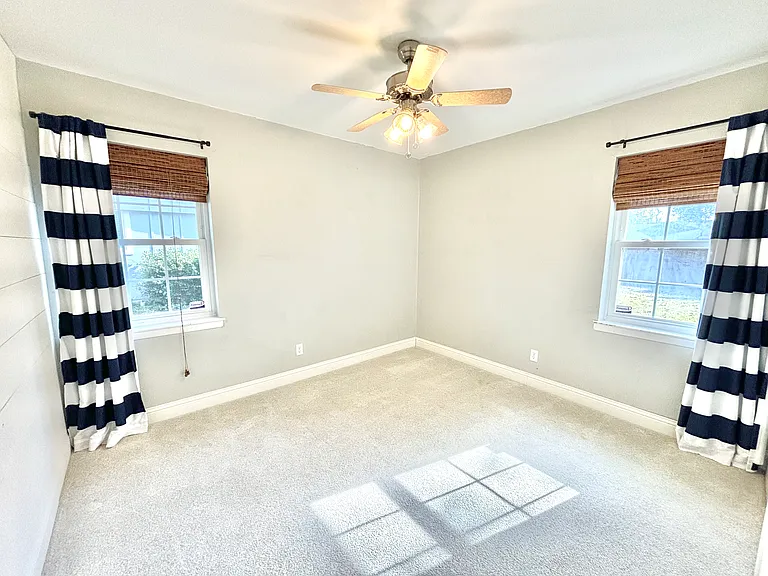 527 Melrose Dr — Photo 8