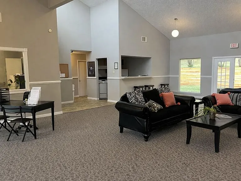 Whittington Park Apartments — Photo 12