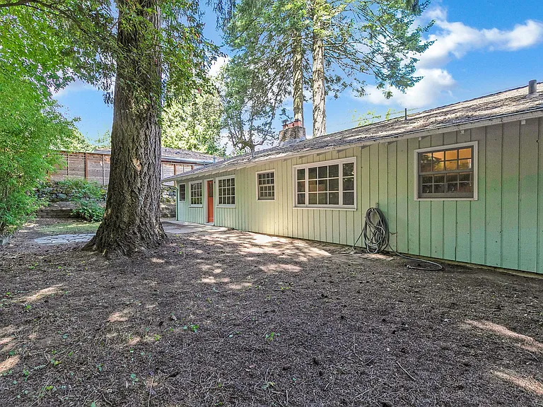 110 Laurel St — Photo 10