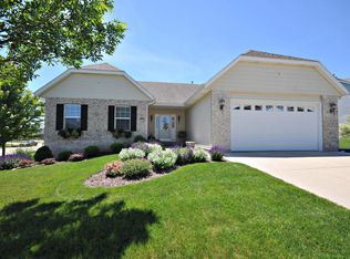 825 Odawa Cir, Kewaskum, WI 53040