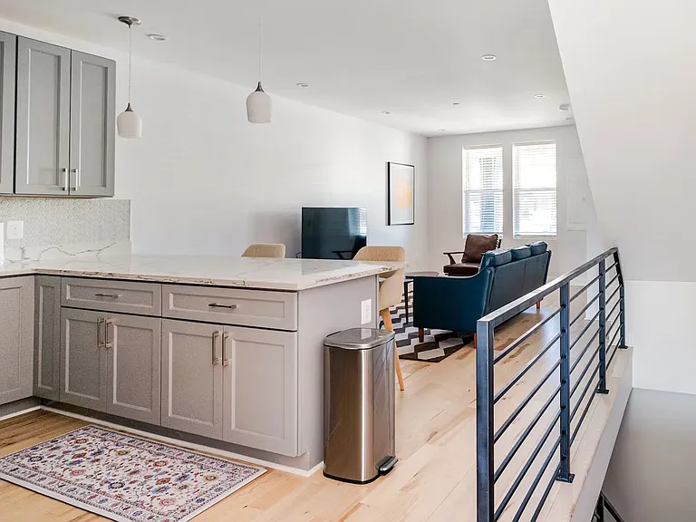 1331 Queen St NE — Photo 5