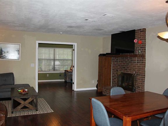 5th image of 2914 Woodrich Dr #C