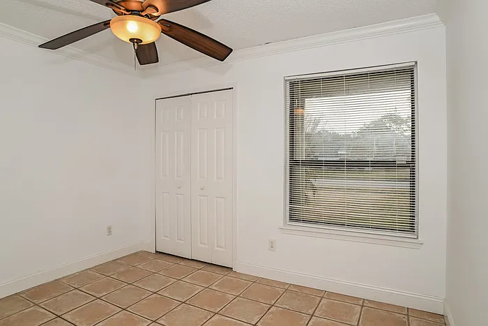 1728 Indian Springs Dr — Photo 16
