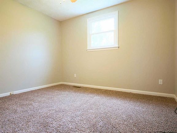 5th image of 619 Drew St