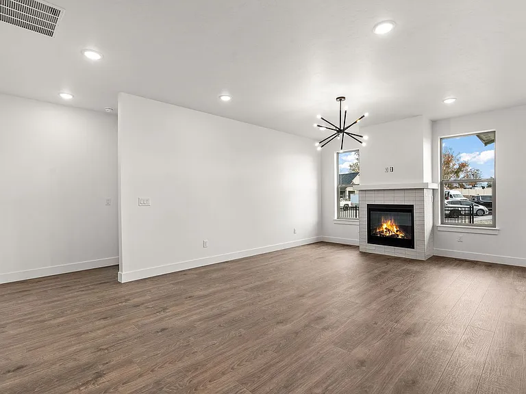 1806 N Black Elm Ln — Photo 23