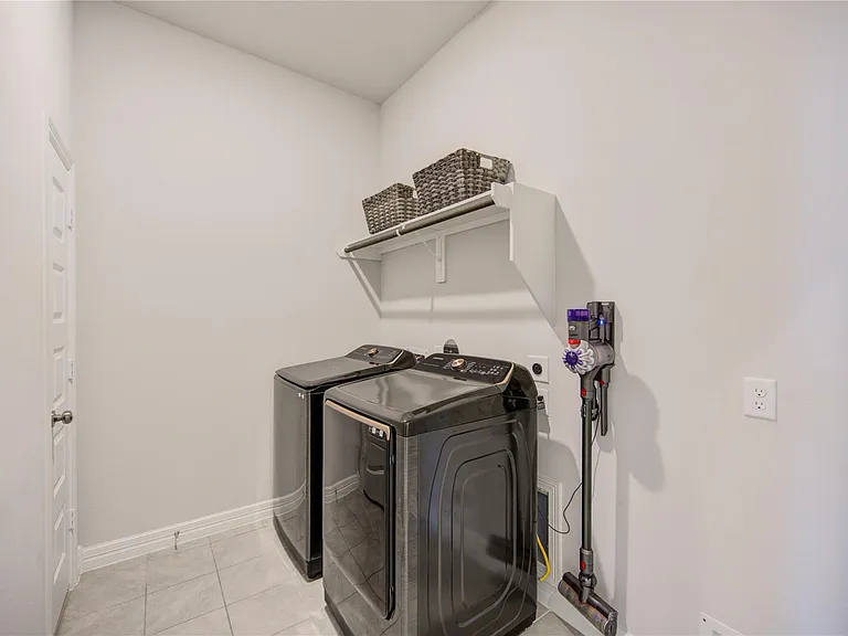 4110 Sherman Oak Ln — Photo 33