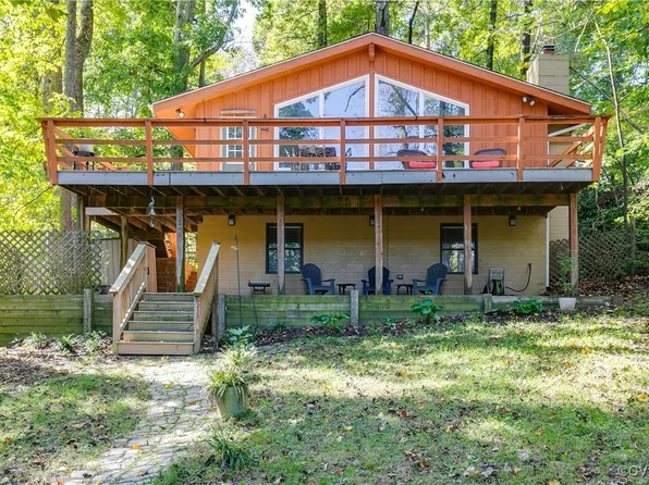 6335 Lakeside Dr, Quinton, VA 23141