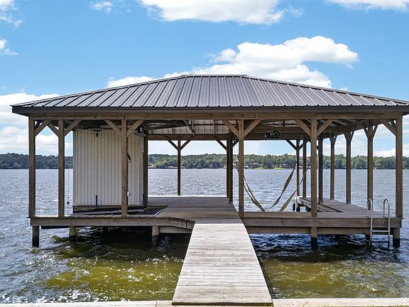 4th image of 1075 Callender Lake Dr