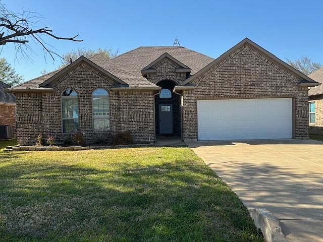 1st image of 305 Port Dr