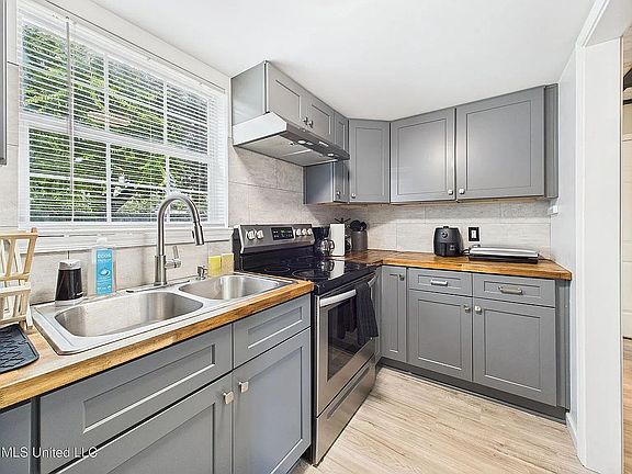 5th image of 245 McDonnell Ave APT 166