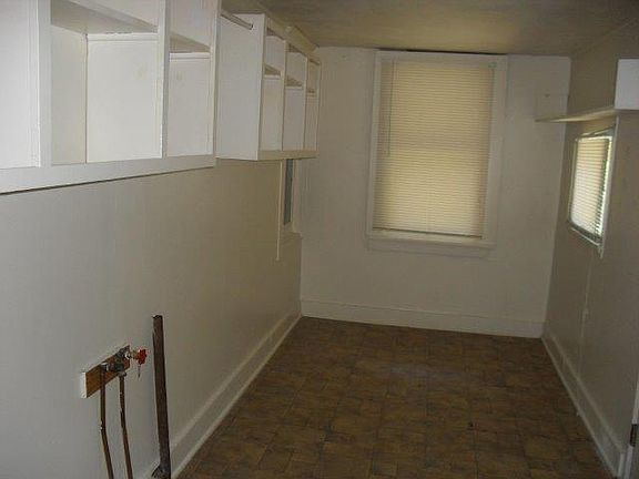 5th image of 1107 N B St