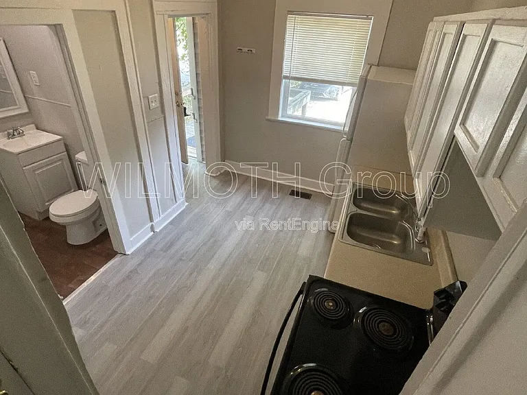 4212 E Washington St — Photo 9