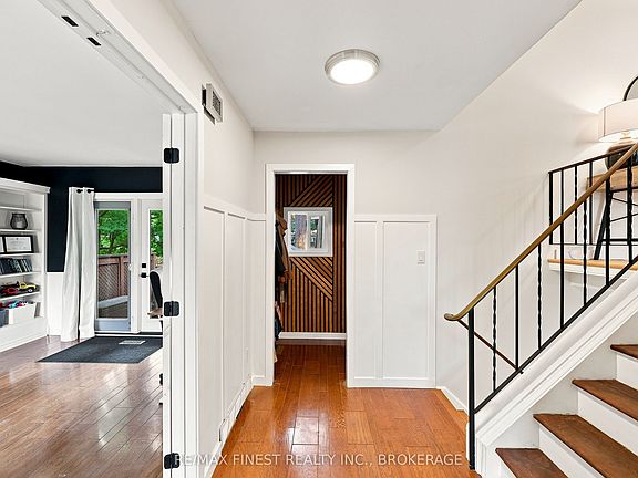4th image of 907 Pembridge Cres