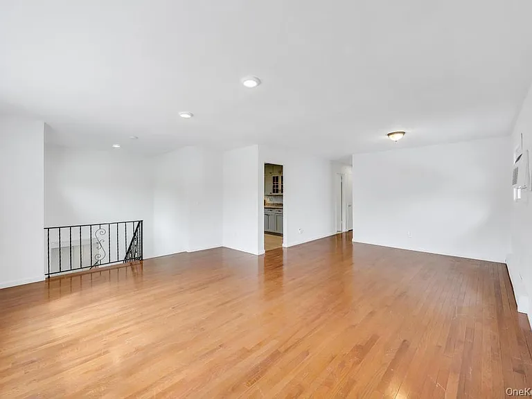 405 Massapequa Ave — Photo 8