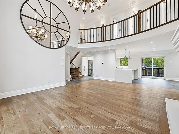 4th image of 1601 Venetia Dr