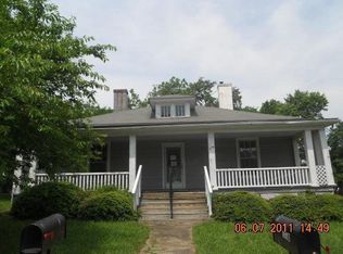 566 Henry St, Eden, NC 27288
