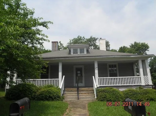 566 Henry St, Eden, NC 27288