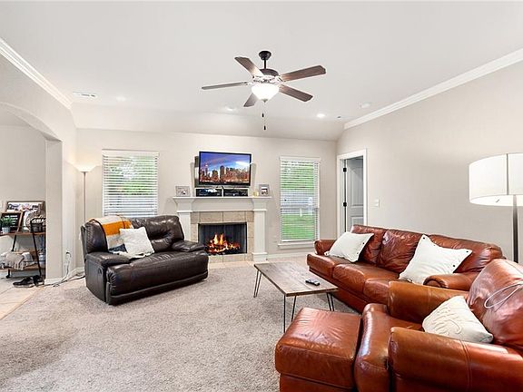 3rd image of 3067 N Raven Ln