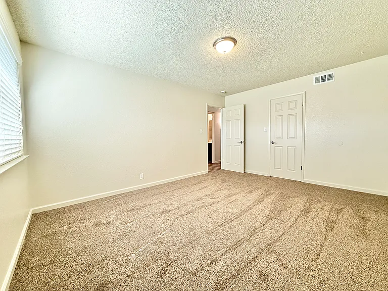 633 Stewart St #10 — Photo 7