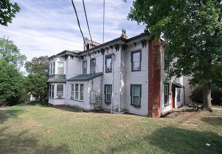236 Saratoga St #7 — Photo 13