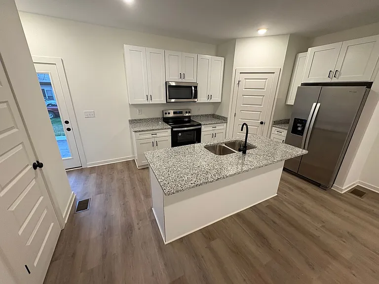 310 Cedar St — Photo 4