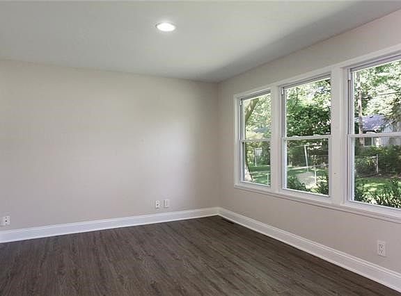 5th image of 7825 Rosewood Ln