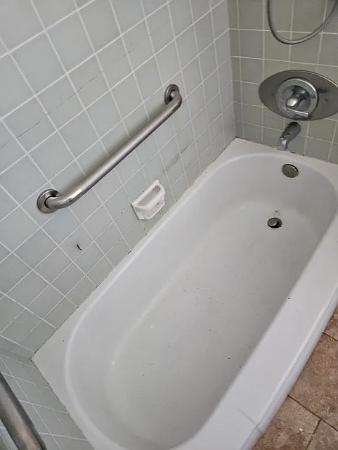 2 bed, 855 sqft, $2,595 — Photo 2