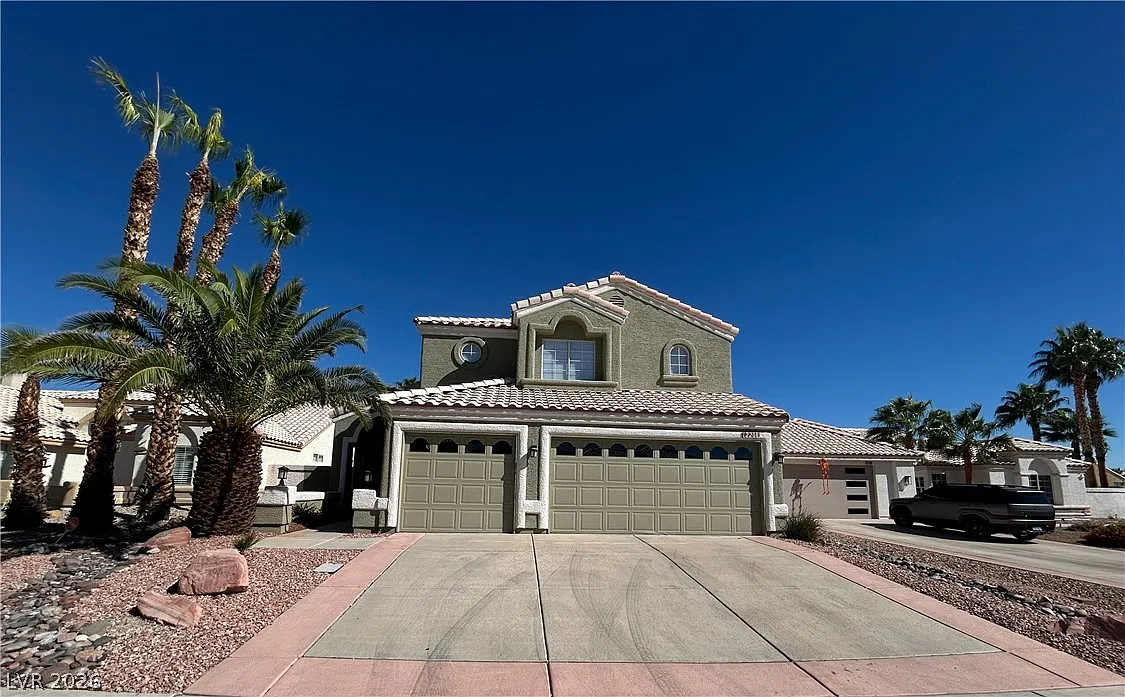 4 bed, 3.0 bath, 2571 sqft, $3,000 — Photo 1