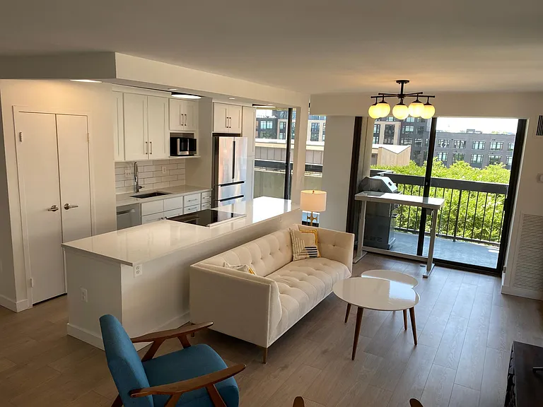 400 Madison St #403 — Photo 7