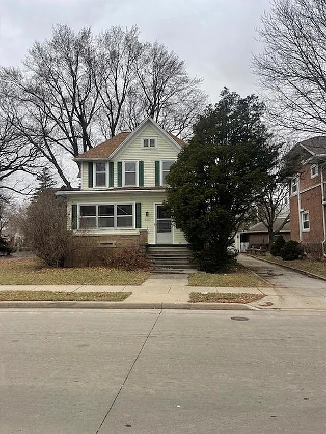 14 N Park Ave photo 1