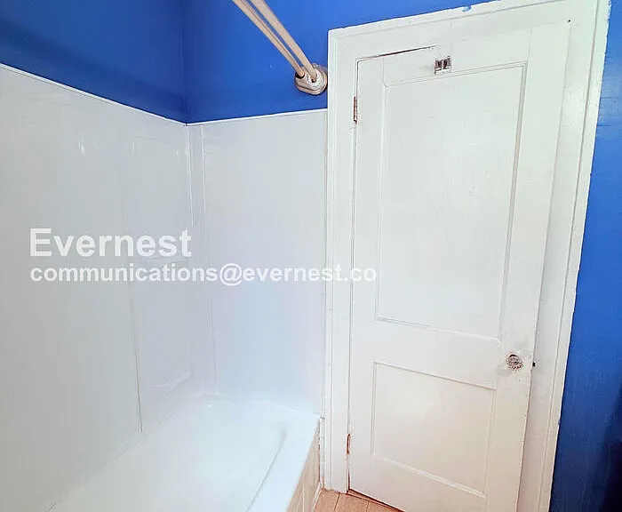 5236 S Clarendon St — Photo 14
