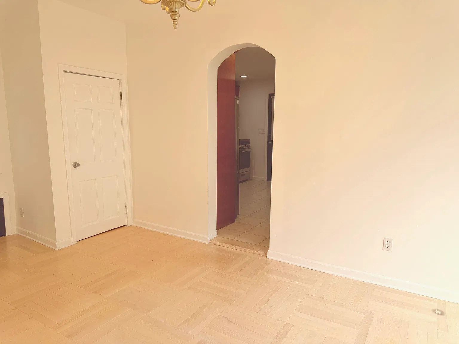 3 bed, 4.0 bath, 2020 sqft, $4,200 — Photo 4