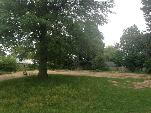 3rd image of 8046 Teakwood Dr