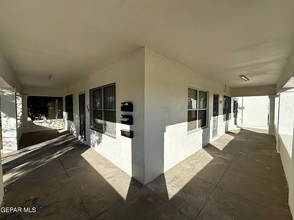 5th image of 2531 Pershing Dr Unit A