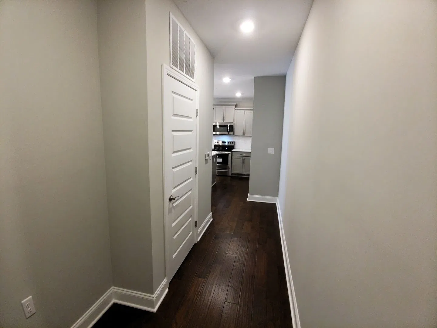 Available Now! 2-Bed/2-Bath Condo In Franklin — Photo 3