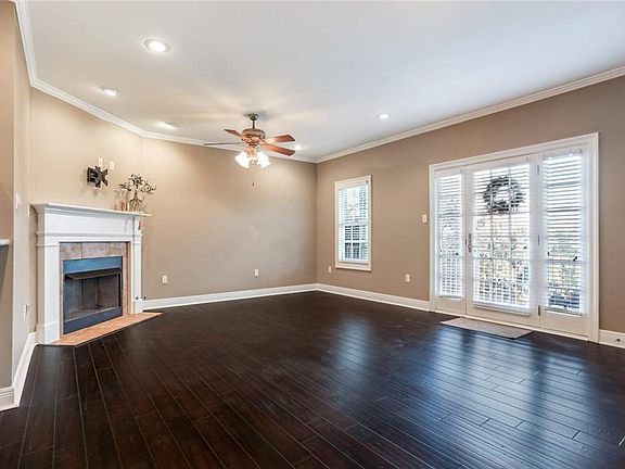 5th image of 1921 Lakeshore Dr Unit C