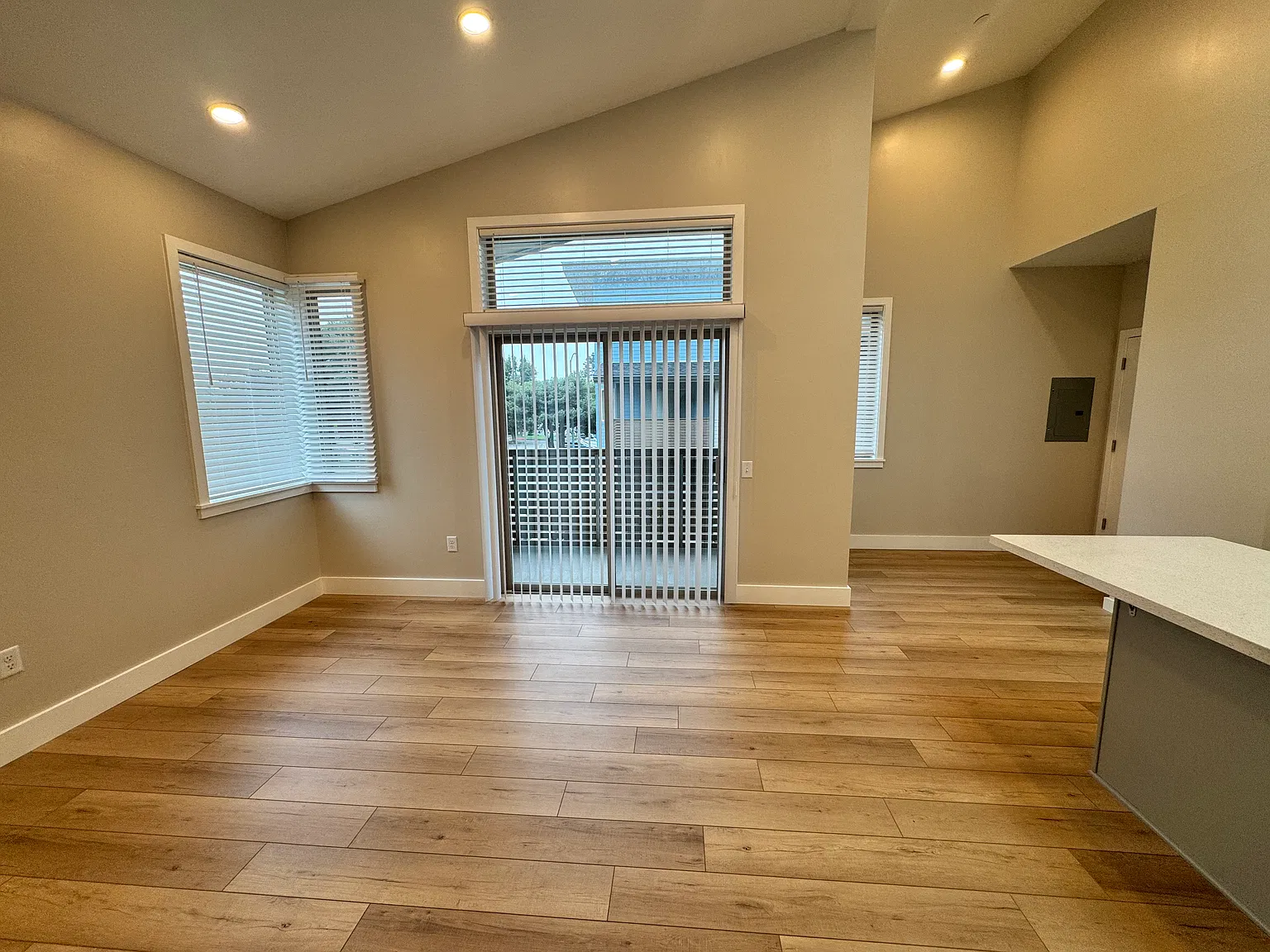 1 bed, 696 sqft, $1,425 — Photo 3
