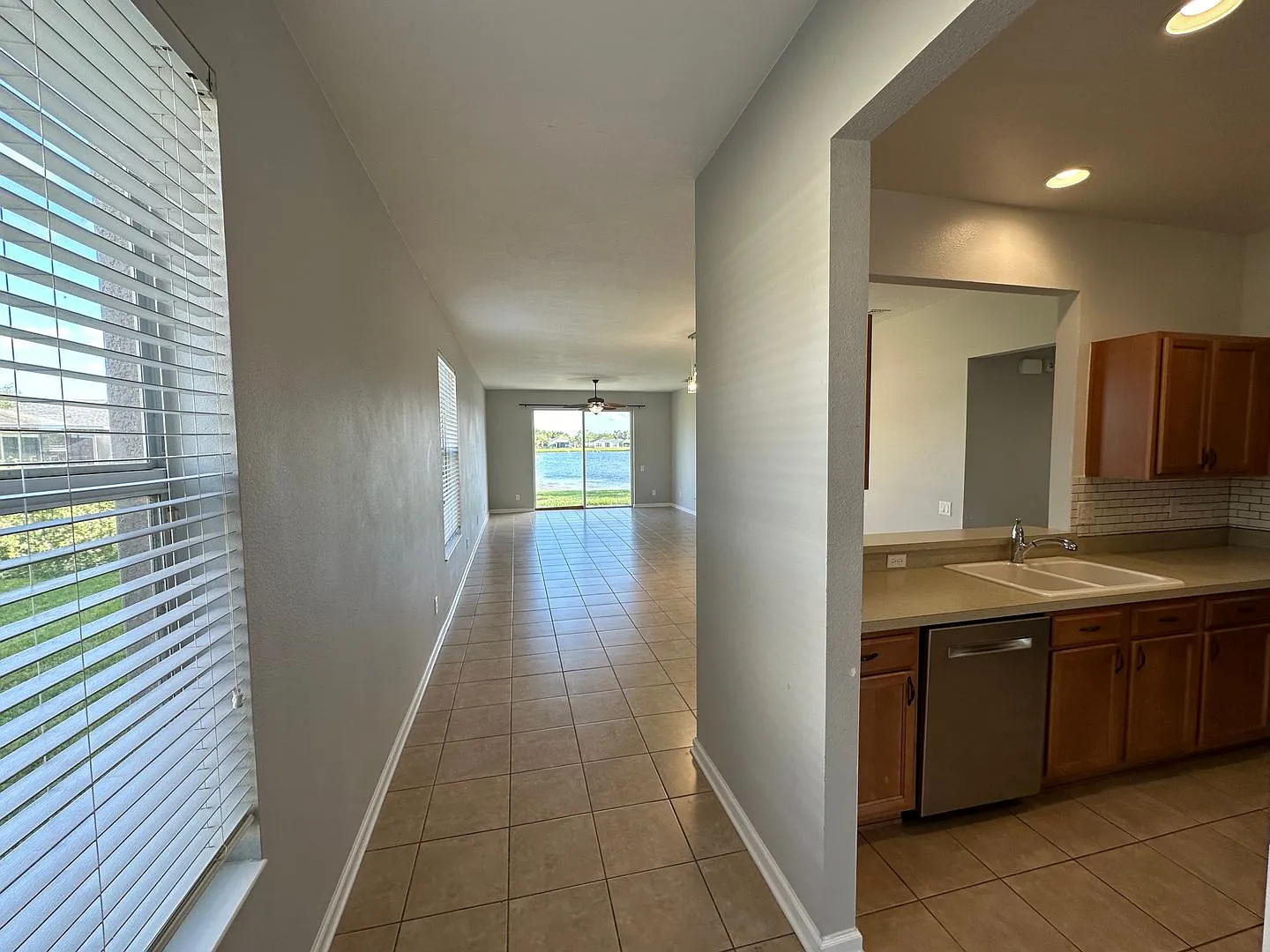 Spacious 3 bedroom home with view of pond in backyard — Photo 4