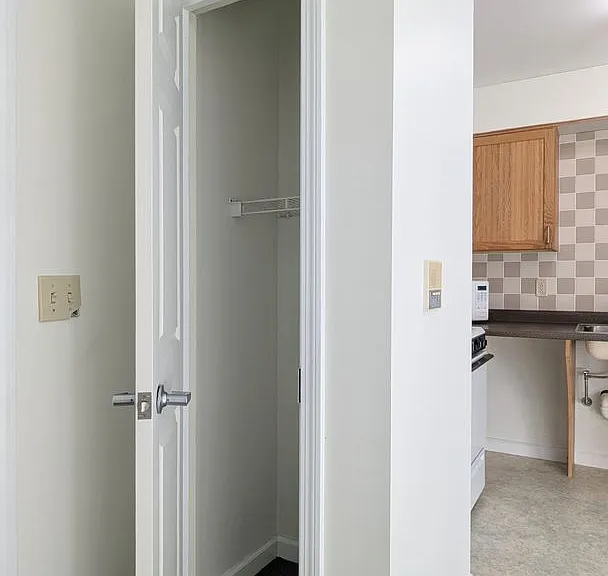 Howell House — Photo 18
