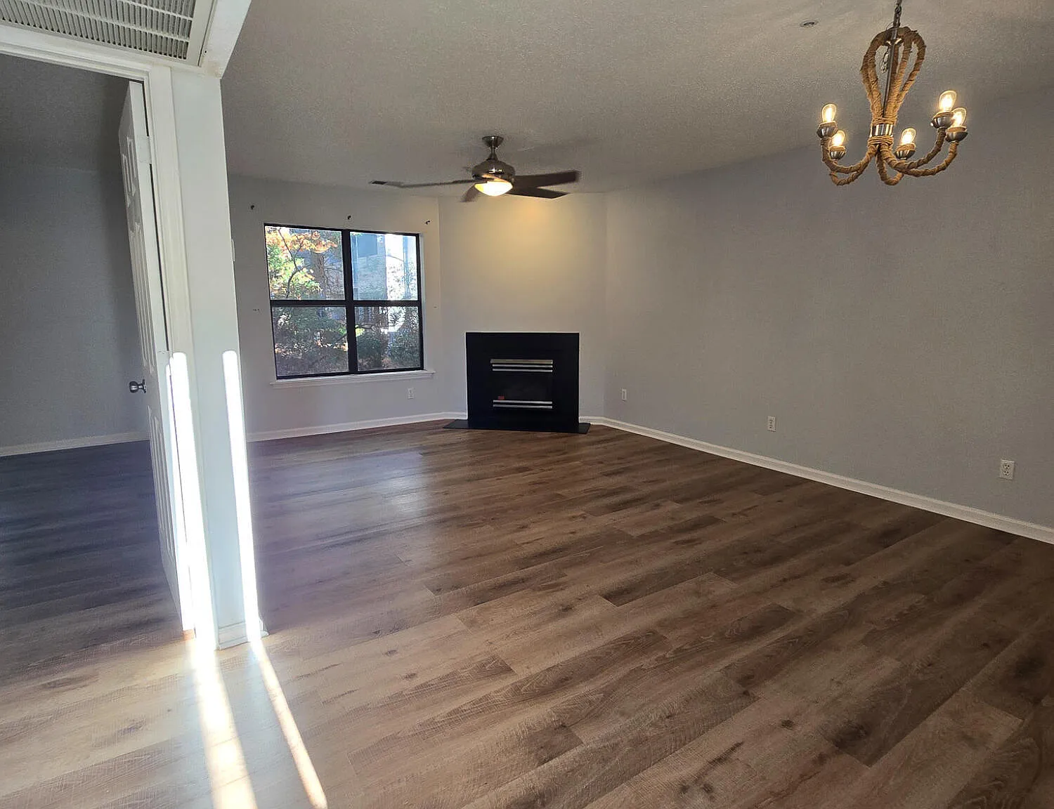 1 bed, 1.0 bath, $1,195 — Photo 4