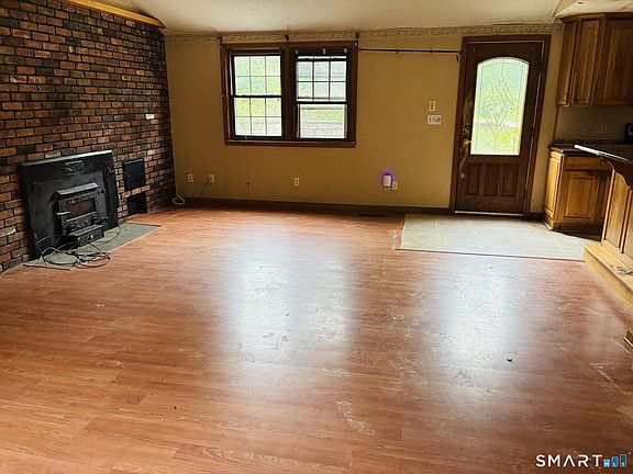 3rd image of 319 Lebanon Avenue