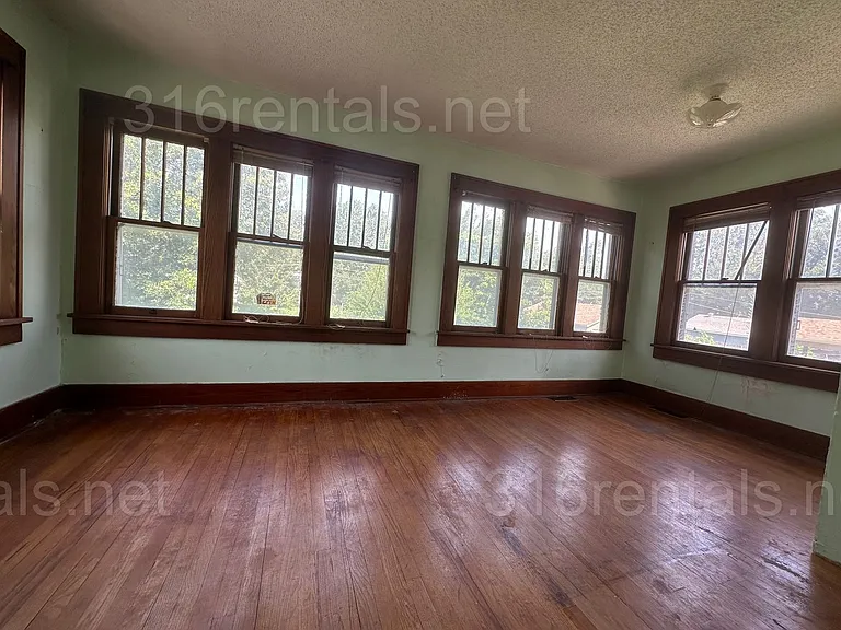 137 N Athenian Ave — Photo 17