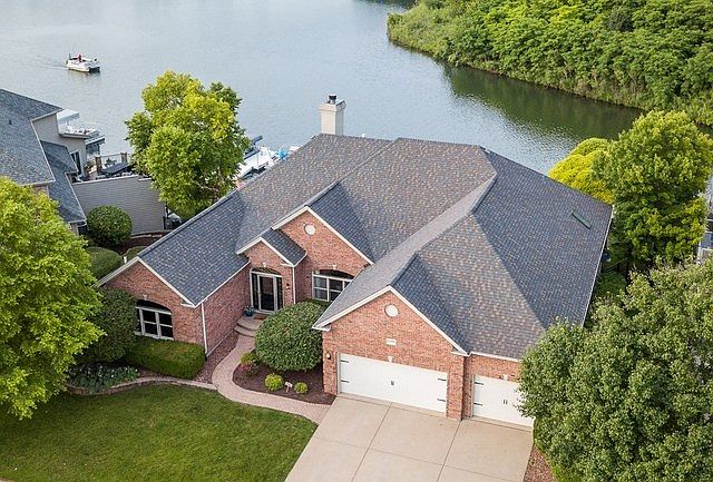 Welcome home to your new Lake Home Lifestyle!