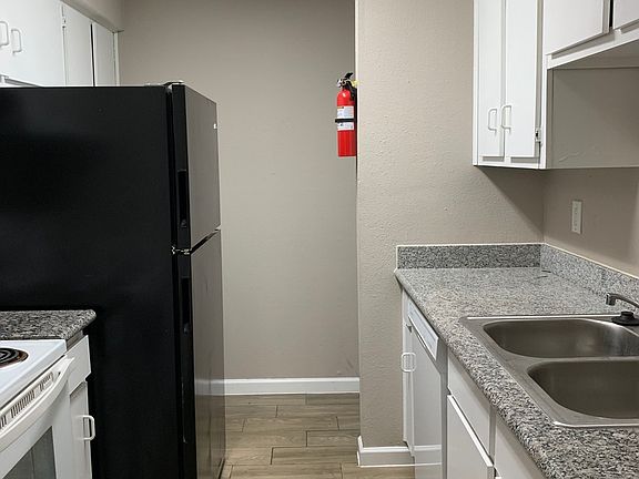 4th image of 5625 Antoine Dr #312