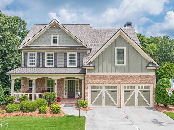 2nd image of 587 Richmond Pl