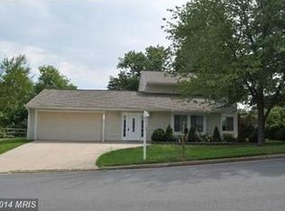 202 W Meadowland Ln, Sterling, VA 20164