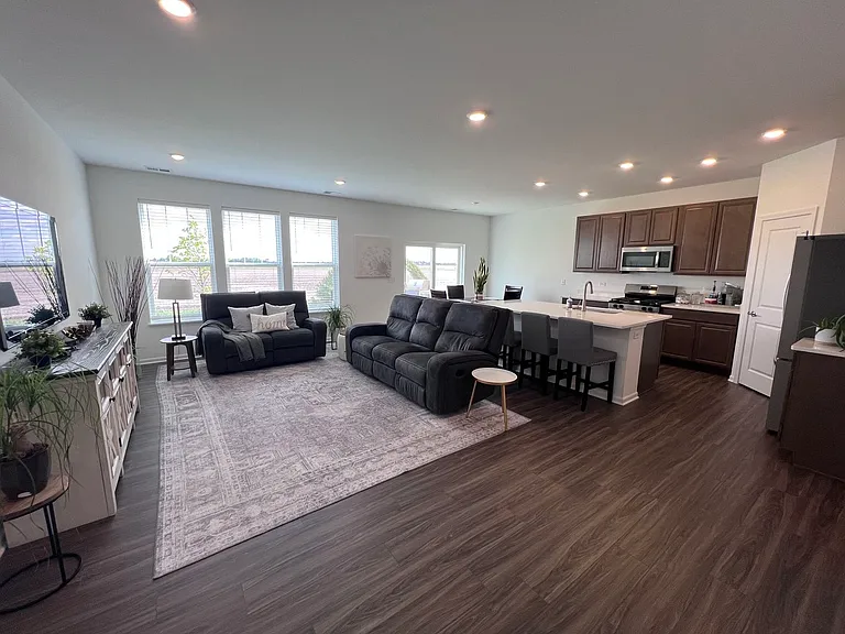 25701 W Yorkshire Dr — Photo 5