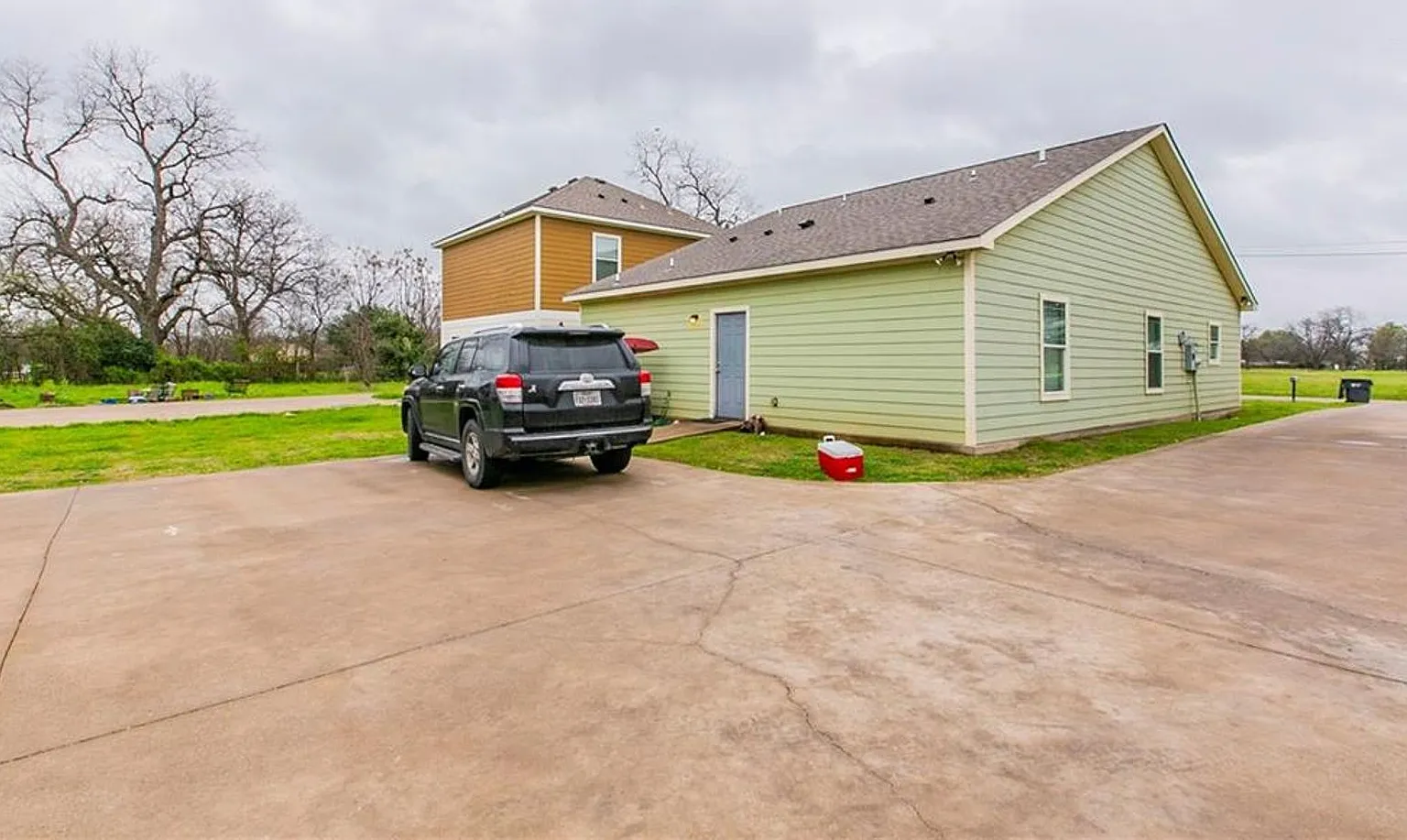 323 French Ave Fully Furnished 5 Bed / 4 Bath Near Baylor — Photo 2