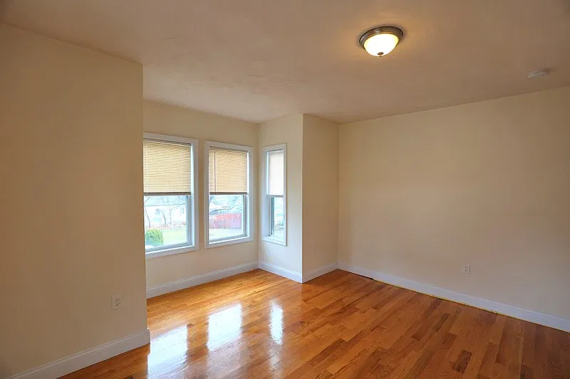 6 bed, 2.0 bath, 1776 sqft, $3,425 — Photo 1