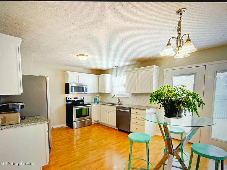 8713 Hickory Falls Ln — Photo 3